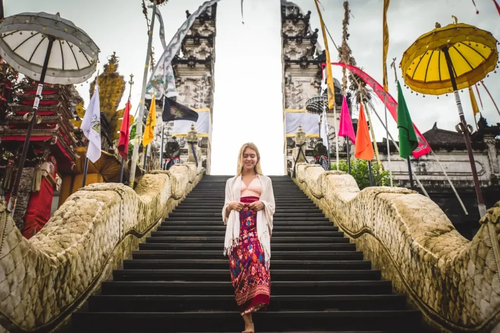 woman-at-pura-lempuyang-temple-in-bali-dressing-respectfully